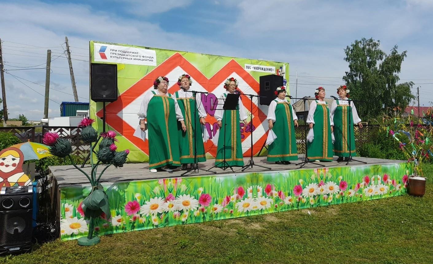 В селе Спешневка отметили День села.