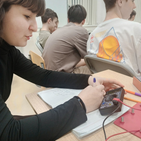 Региональная смена «Учебно-тренировочные сборы по физике. БиХиФиТ». Региональная смена «Учебно-тренировочные сборы по физике. БиХиФиТ».