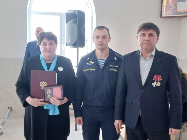 Семьям Героев вручили памятные медали "Патриот России".. Семьям Героев вручили памятные медали "Патриот России"..